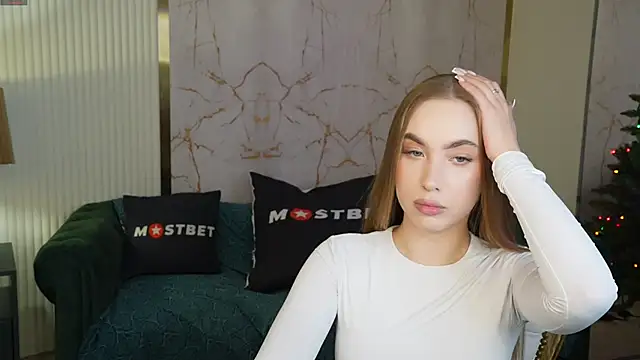 Snapshot of Linda054 chatting on 15, 12, 2024 Linda054 online show from 15, 12, 2024