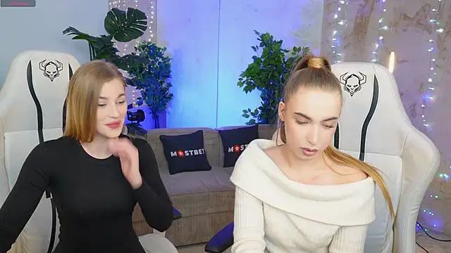 Snapshot of Linda054 chatting on 17, 12, 2024 Linda054 online show from 17, 12, 2024