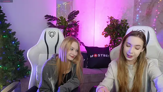 Snapshot of Linda054 chatting on 19, 12, 2024 Linda054 online show from 19, 12, 2024