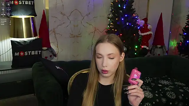 Snapshot of Linda054 chatting on 12, 1, 2025 Linda054 online show from 12, 1, 2025