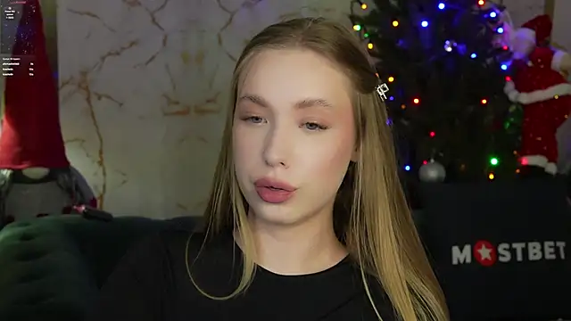 Snapshot of Linda054 chatting on 12, 1, 2025 Linda054 online show from 12, 1, 2025