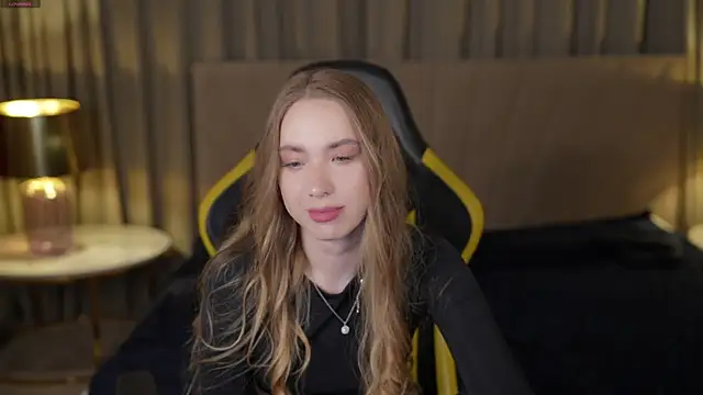 Snapshot of Linda054 chatting on 14, 2, 2025 Linda054 online show from 14, 2, 2025