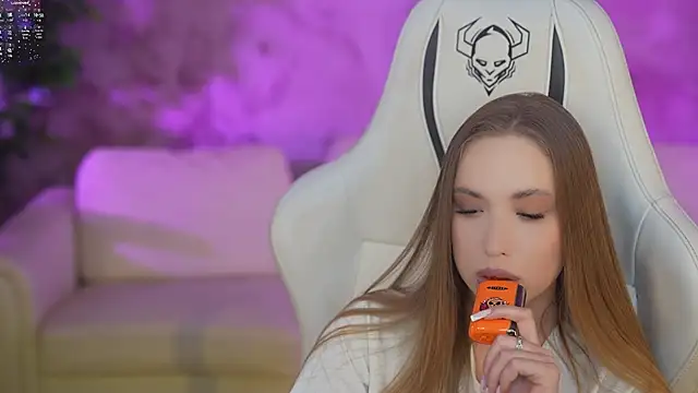 Snapshot of Linda054 chatting on 18, 2, 2025 Linda054 online show from 18, 2, 2025