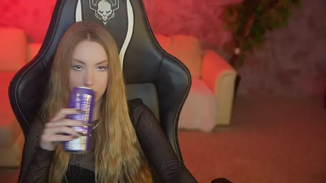 Snapshot of Linda054 chatting on 19, 9, 2025 Linda054 online show from 19, 9, 2025