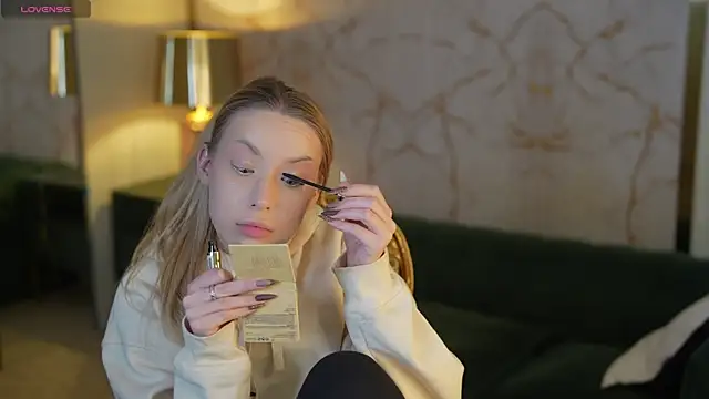 Snapshot of Linda054 chatting on 30, 9, 2025 Linda054 online show from 30, 9, 2025