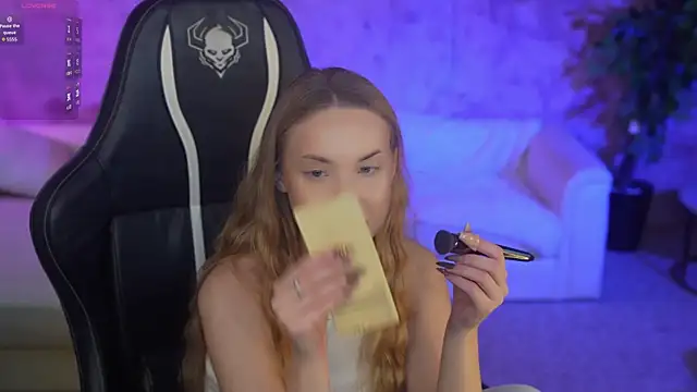 Snapshot of Linda054 chatting on 6, 10, 2025 Linda054 online show from 6, 10, 2025