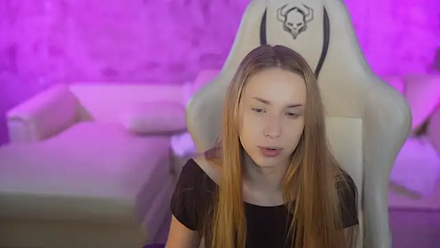 Snapshot of Linda054 chatting on 7, 10, 2025 Linda054 online show from 7, 10, 2025