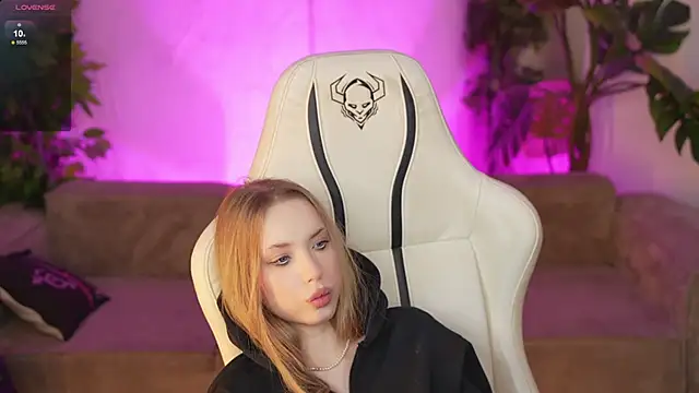 Snapshot of Linda054 chatting on 29, 10, 2025 Linda054 online show from 29, 10, 2025