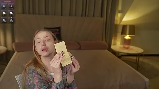 Snapshot of Linda054 chatting on 20, 11, 2025 Linda054 online show from 20, 11, 2025