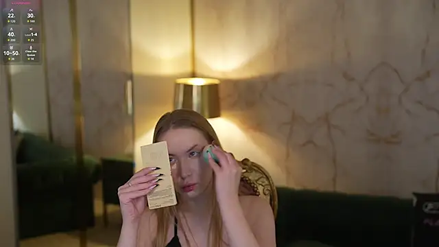 Snapshot of Linda054 chatting on 24, 11, 2025 Linda054 online show from 24, 11, 2025