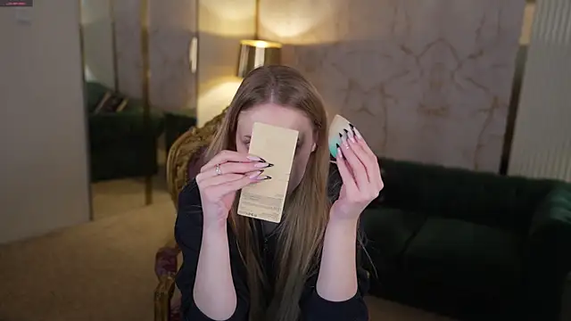 Snapshot of Linda054 chatting on 28, 11, 2025 Linda054 online show from 28, 11, 2025