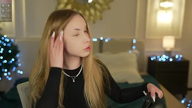 Snapshot of Linda054 chatting on 20, 12, 2025 Linda054 online show from 20, 12, 2025