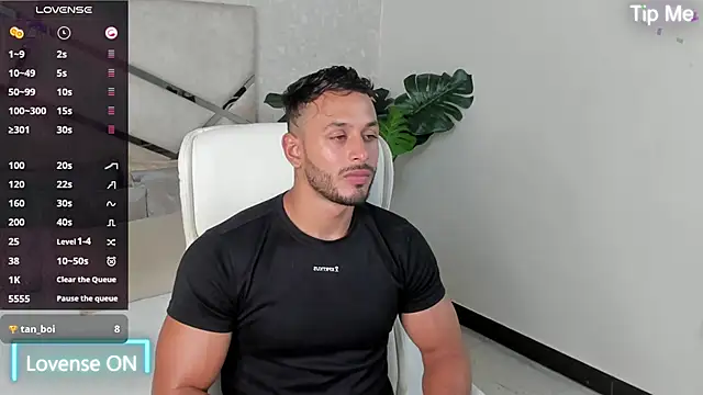 Snapshot of mike_belle chatting on 15, 1, 2025 mike belle online show from 15, 1, 2025