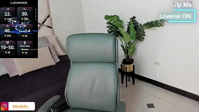 Snapshot of mike_belle chatting on 11, 10, 2025 mike belle online show from 11, 10, 2025