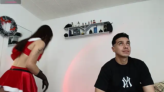 Snapshot of HotCouple_697 chatting on 15, 12, 2024 HotCouple 697 online show from 15, 12, 2024