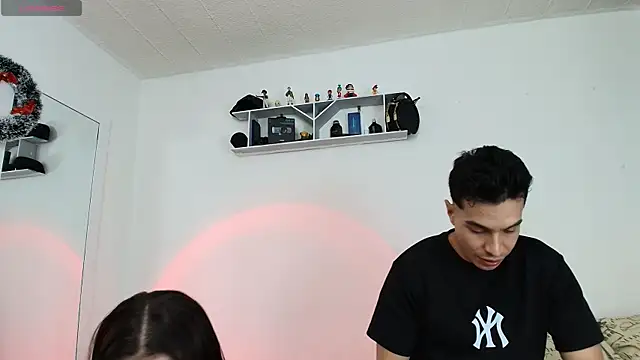 Snapshot of HotCouple_697 chatting on 15, 12, 2024 HotCouple 697 online show from 15, 12, 2024