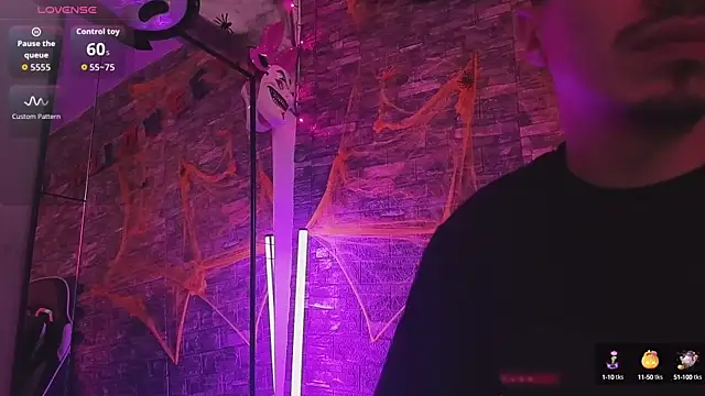 Snapshot of HotCouple_697 chatting on 19, 10, 2025 HotCouple 697 online show from 19, 10, 2025