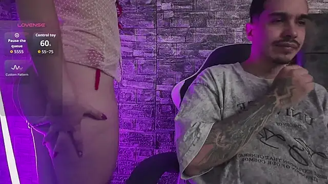 Snapshot of HotCouple_697 chatting on 10, 11, 2025 HotCouple 697 online show from 10, 11, 2025