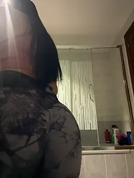 Snapshot of tamara_jay chatting on 5, 1, 2025 tamara jay online show from 5, 1, 2025