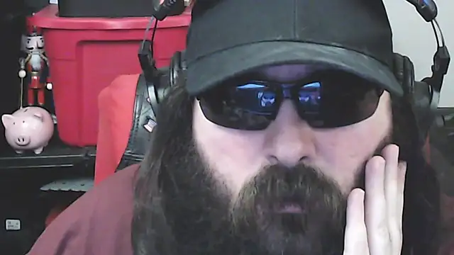 Snapshot of Dominant_BEAR chatting on 24, 11, 2025 Dominant BEAR online show from 24, 11, 2025