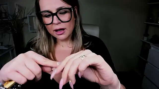 Snapshot of teaseDiana chatting on 2, 1, 2025 teaseDiana online show from 2, 1, 2025