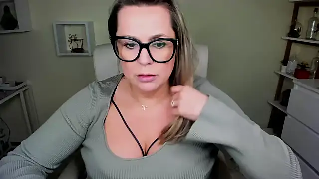 Snapshot of teaseDiana chatting on 17, 1, 2025 teaseDiana online show from 17, 1, 2025