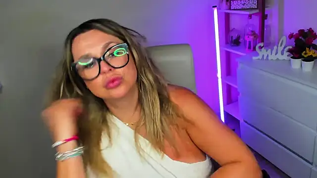 Snapshot of teaseDiana chatting on 12, 3, 2025 teaseDiana online show from 12, 3, 2025