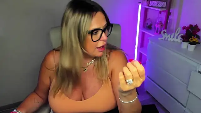 Snapshot of teaseDiana chatting on 13, 3, 2025 teaseDiana online show from 13, 3, 2025