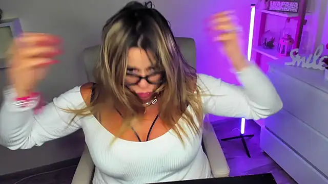 Snapshot of teaseDiana chatting on 14, 3, 2025 teaseDiana online show from 14, 3, 2025