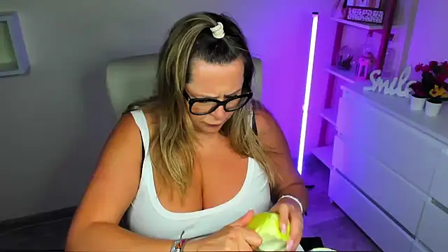 Snapshot of teaseDiana chatting on 19, 3, 2025 teaseDiana online show from 19, 3, 2025