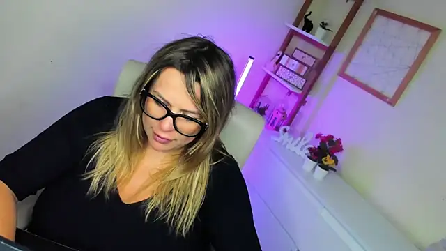 Snapshot of teaseDiana chatting on 21, 3, 2025 teaseDiana online show from 21, 3, 2025