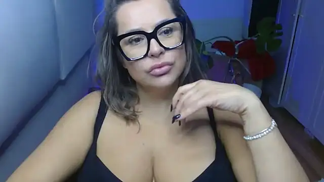 Snapshot of teaseDiana chatting on 7, 10, 2025 teaseDiana online show from 7, 10, 2025