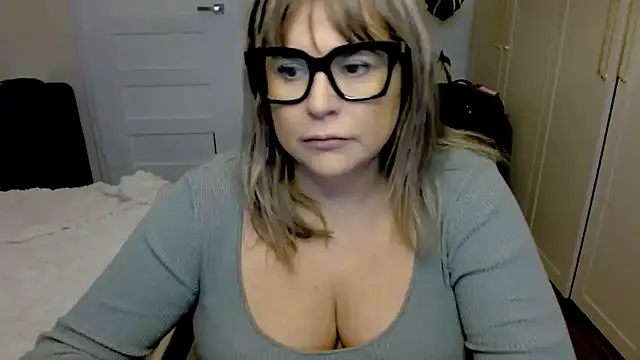 Snapshot of teaseDiana chatting on 24, 11, 2025 teaseDiana online show from 24, 11, 2025