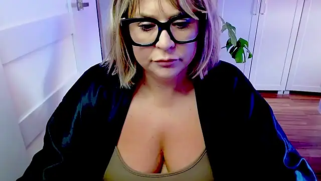 Snapshot of teaseDiana chatting on 6, 5, 2026 teaseDiana online show from 6, 5, 2026