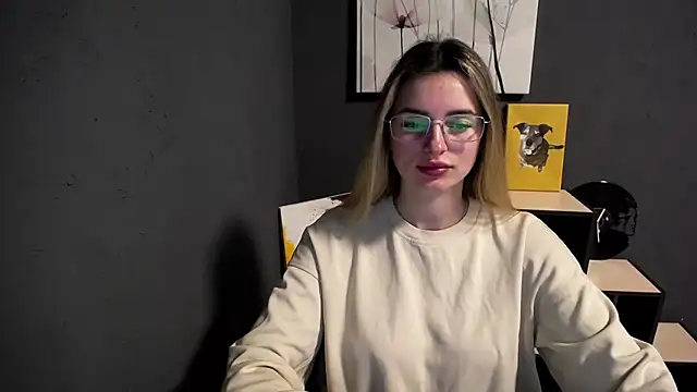 lady olivia  online show from 15, 4, 2026