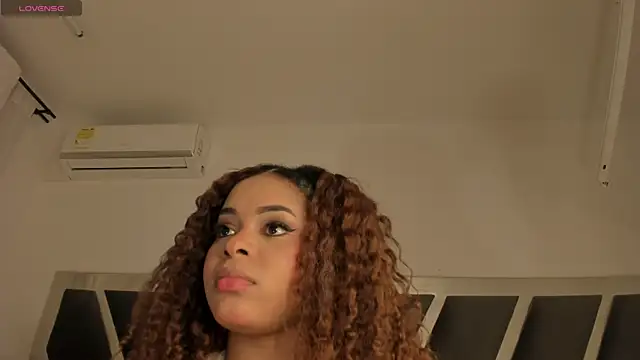 Snapshot of Samanntha_Rose chatting on 5, 12, 2025 Samanntha Rose online show from 5, 12, 2025