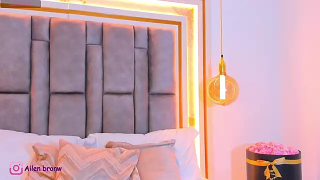 Snapshot of elianabrown chatting on 7, 11, 2025 elianabrown online show from 7, 11, 2025