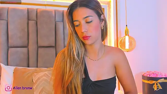 Snapshot of elianabrown chatting on 13, 11, 2025 elianabrown online show from 13, 11, 2025