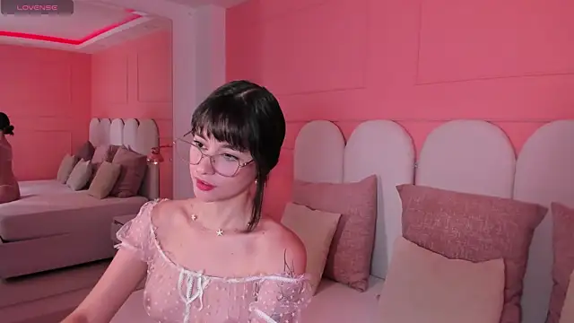 emilly williams  online show from 19, 12, 2024