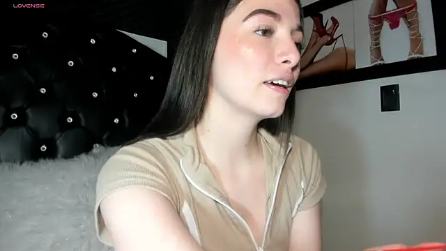 Snapshot of diana_queen_ chatting on 2, 12, 2025 diana queen online show from 2, 12, 2025