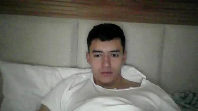 Snapshot of Estebitan_vm chatting on 3, 10, 2025 Estebitan vm online show from 3, 10, 2025