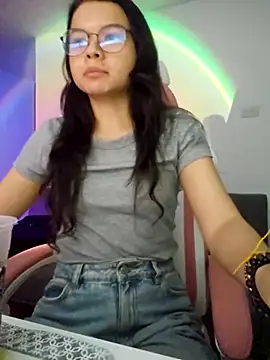 Snapshot of azumiichan chatting on 8, 10, 2025 azumiichan online show from 8, 10, 2025