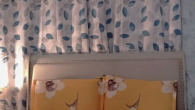 Snapshot of MariaMilan chatting on 22, 12, 2025 MariaMilan online show from 22, 12, 2025