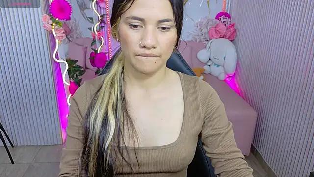 Snapshot of Chiara_tay chatting on 2, 6, 2026 Chiara tay online show from 2, 6, 2026
