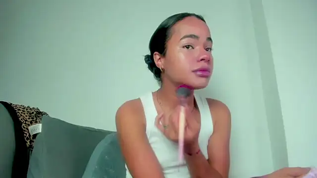 Snapshot of meghanSusexx chatting on 13, 11, 2025 meghanSusexx online show from 13, 11, 2025