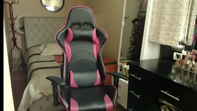 Carol Scottt online show from 22, 10, 2025