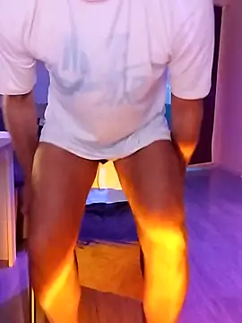 Snapshot of McdyllanXX chatting on 9, 9, 2025 McdyllanXX online show from 9, 9, 2025