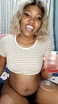 Snapshot of charmainexxx chatting on 1, 3, 2025 charmainexxx online show from 1, 3, 2025