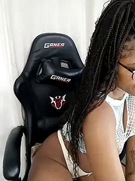 Snapshot of charmainexxx chatting on 27, 9, 2025 charmainexxx online show from 27, 9, 2025