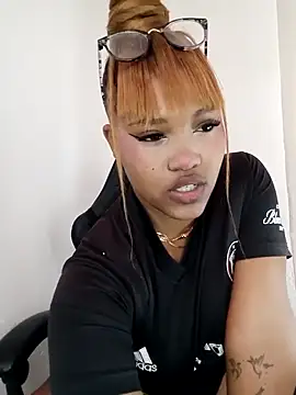 Snapshot of charmainexxx chatting on 8, 11, 2025 charmainexxx online show from 8, 11, 2025